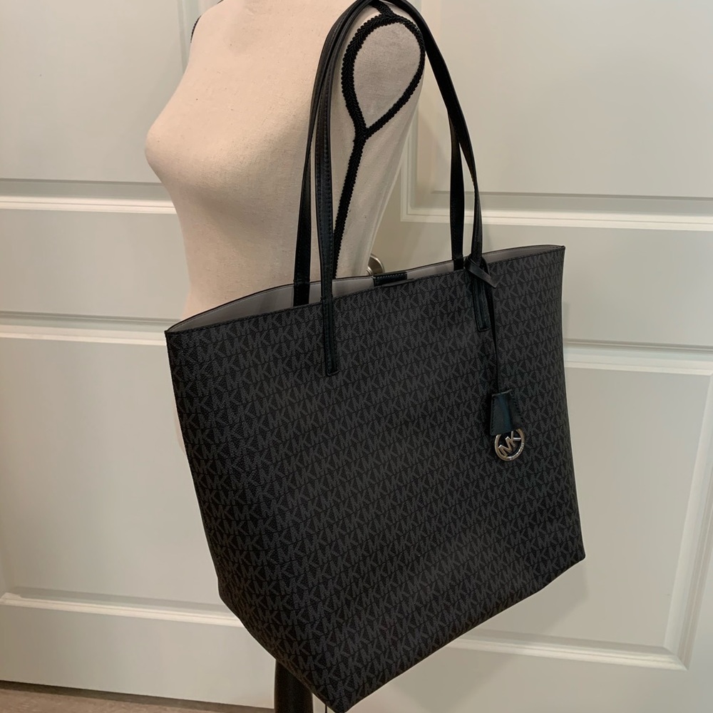 MICHAEL KORS EXTRA LARGE HAYLEY TOTE